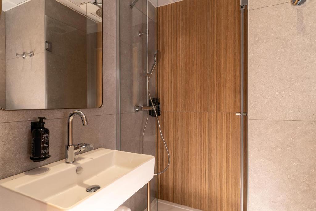 Hôtel Le Cardinal - Resim 24