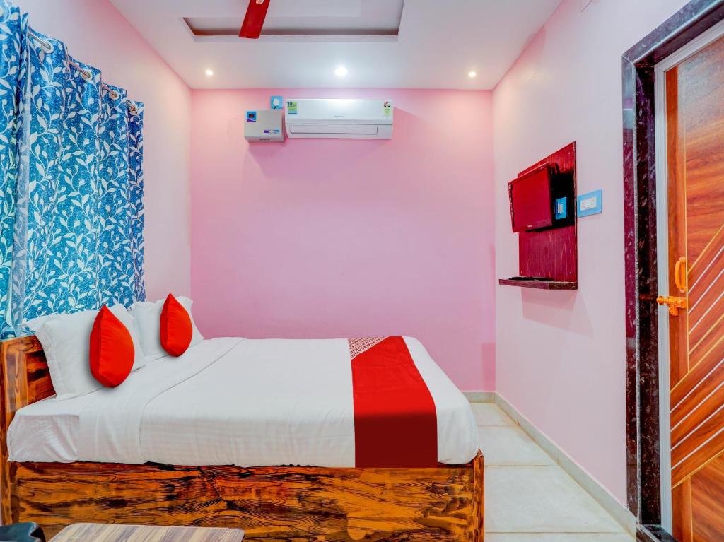 Postel nebo postele na pokoji v ubytování Hotel O Kalinga Inn