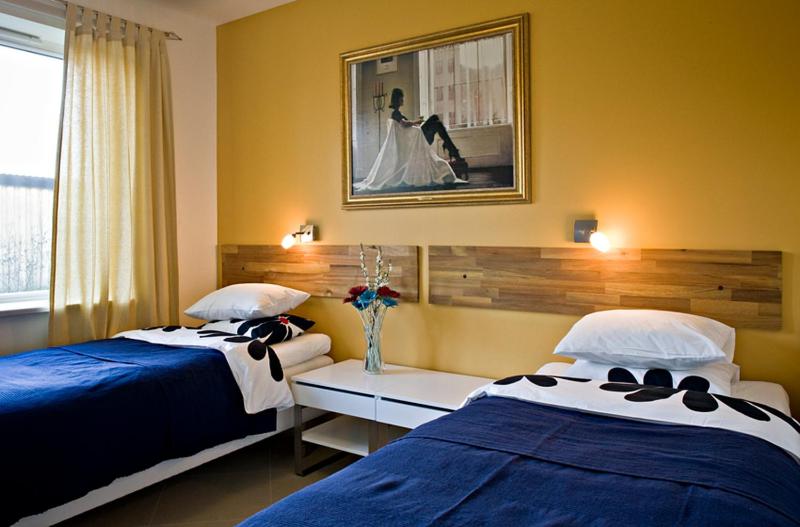 Postel nebo postele na pokoji v ubytování Staylong Hotell