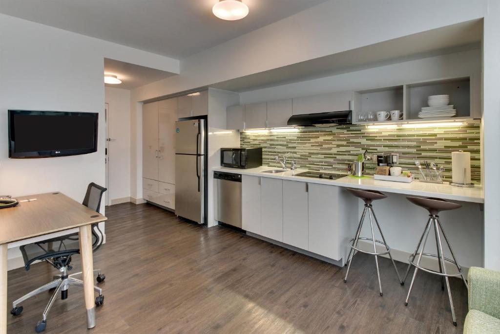 Dapur atau dapur kecil di Element Ewing Princeton