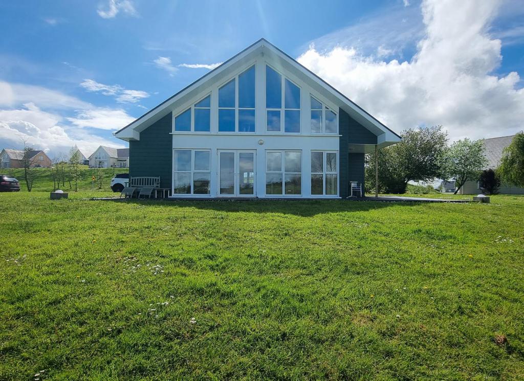 Zahrada ubytování Riverrun Holiday Homes No 15 Belturbet by Trident Holiday Homes