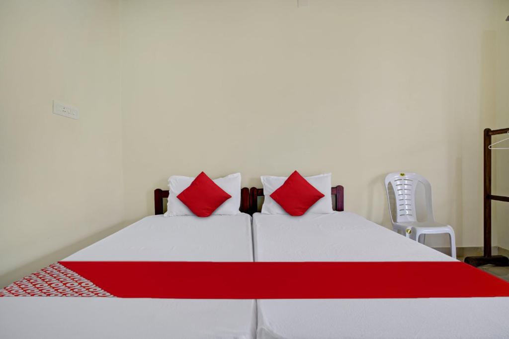 Postel nebo postele na pokoji v ubytování Hotel O Lulu Home