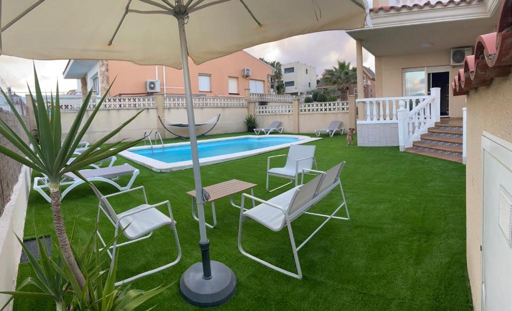 Bazén v ubytování Apartament Casa Bonfill nebo v jeho okolí