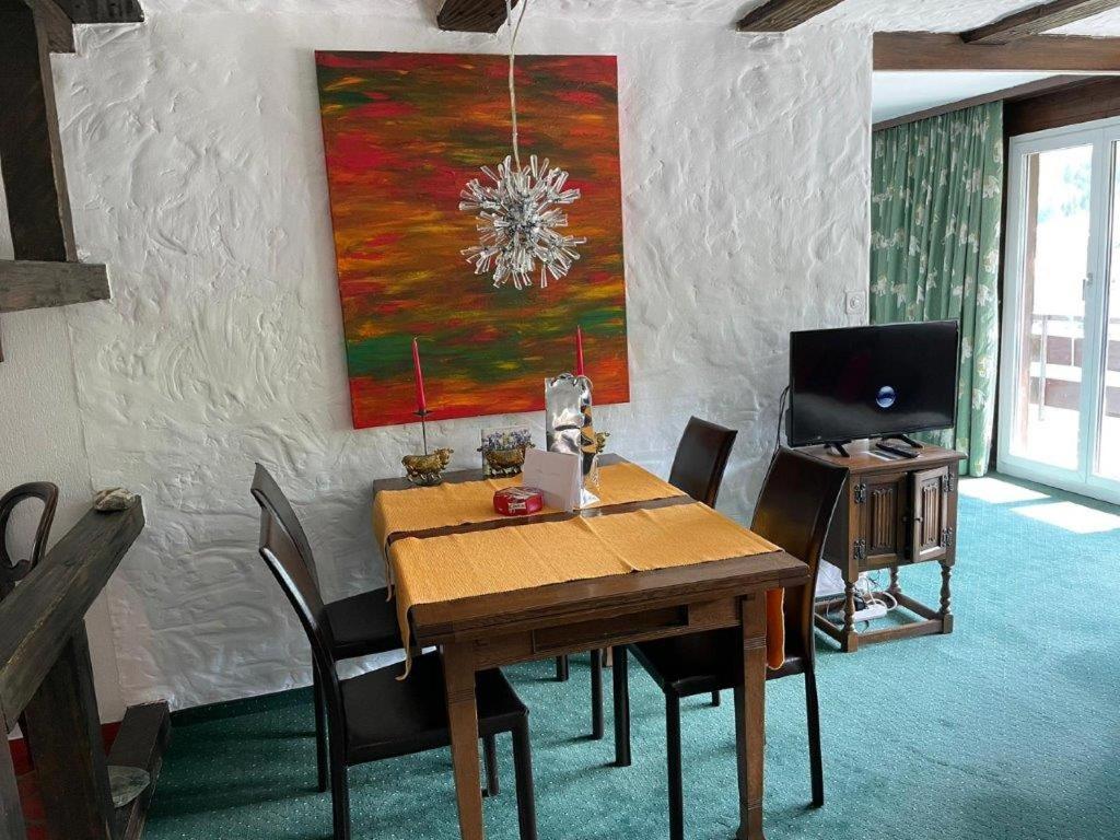 TV a/nebo společenská místnost v ubytování Haus Viols 54