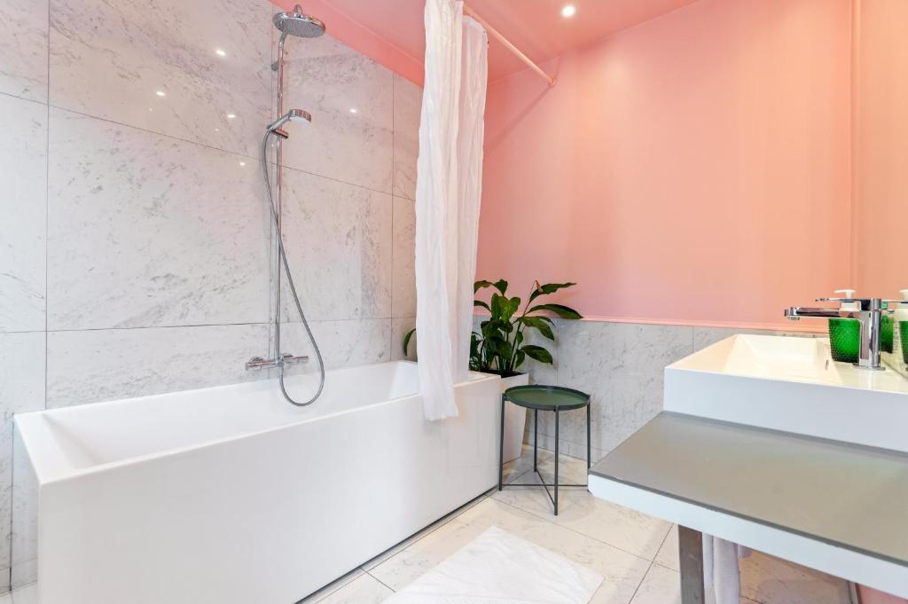 Koupelna v ubytování Boutique B&B Baron Osy