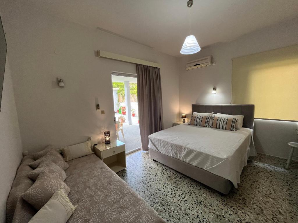 Letto o letti in una camera di Nikos Studios