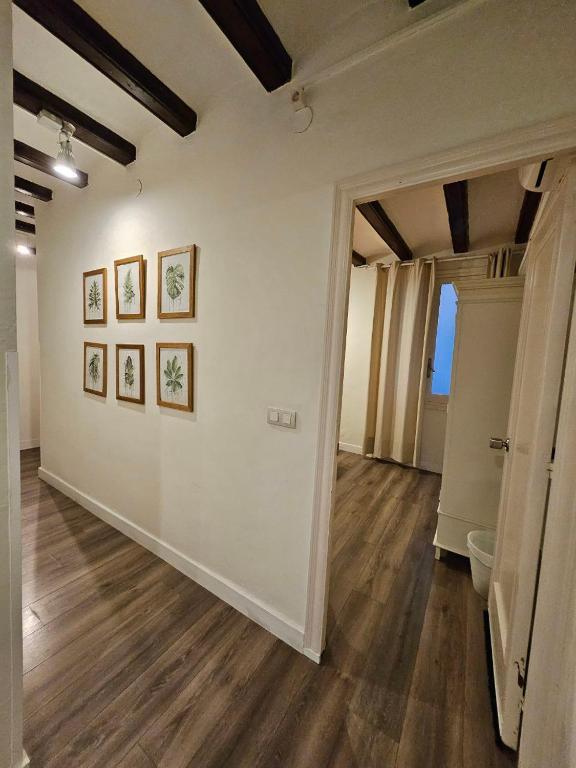 Fotografie z fotogalerie ubytování Family Flat Near Ramblas BCN 5 rooms v destinaci Barcelona