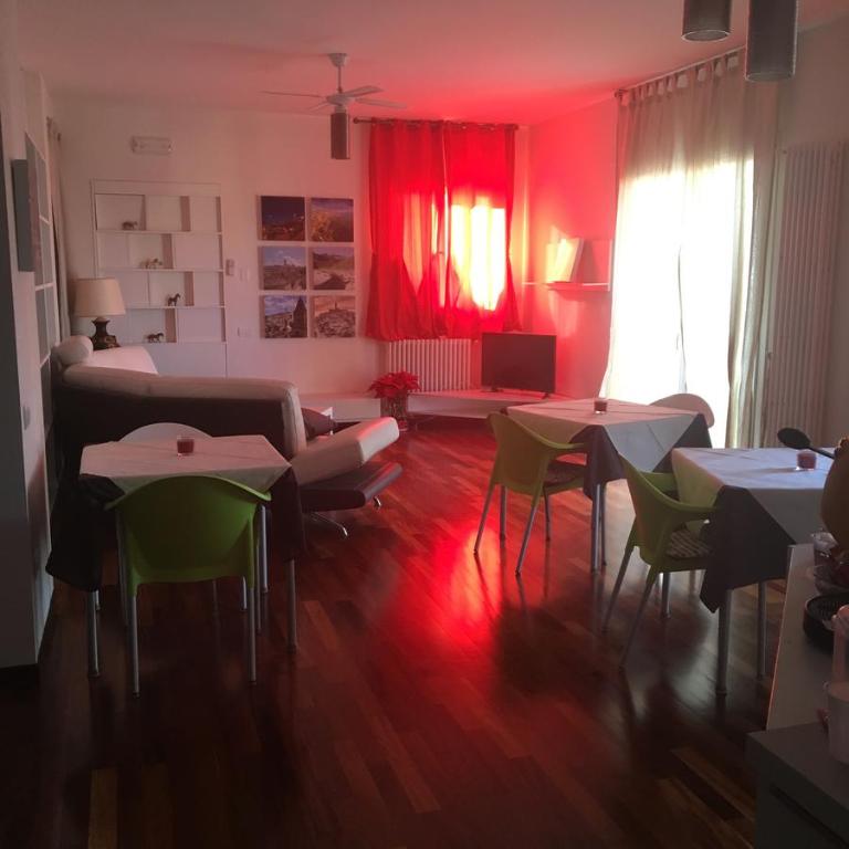 Area soggiorno di amaranto bnb