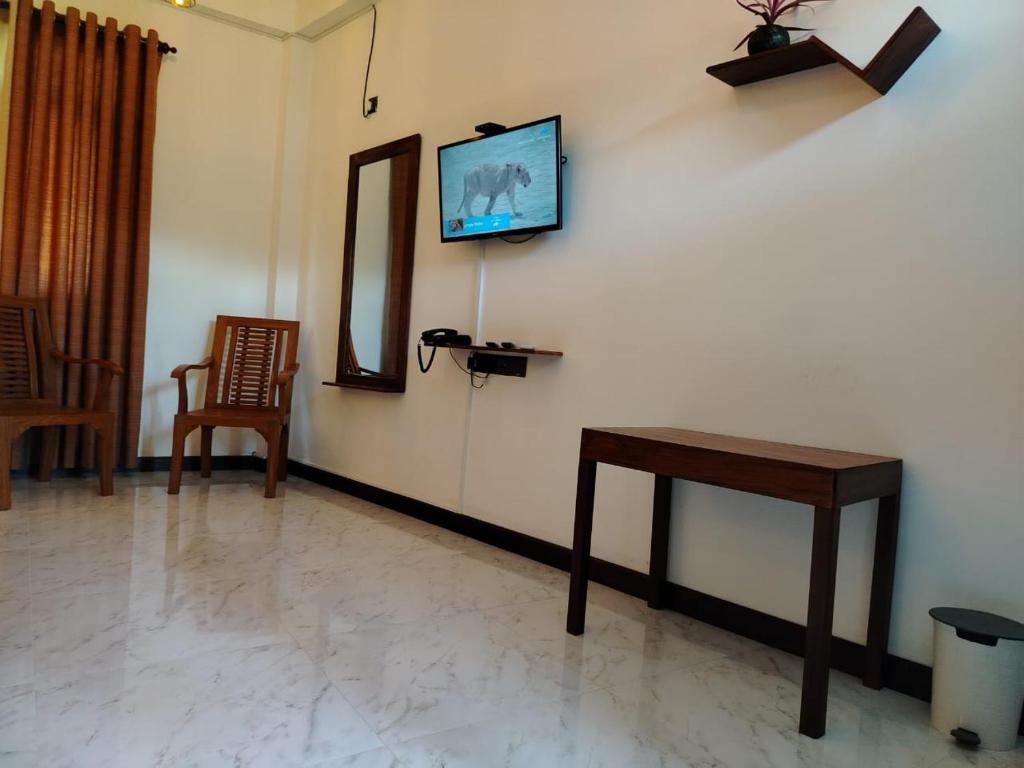 TV a/nebo společenská místnost v ubytování Diora Hotel