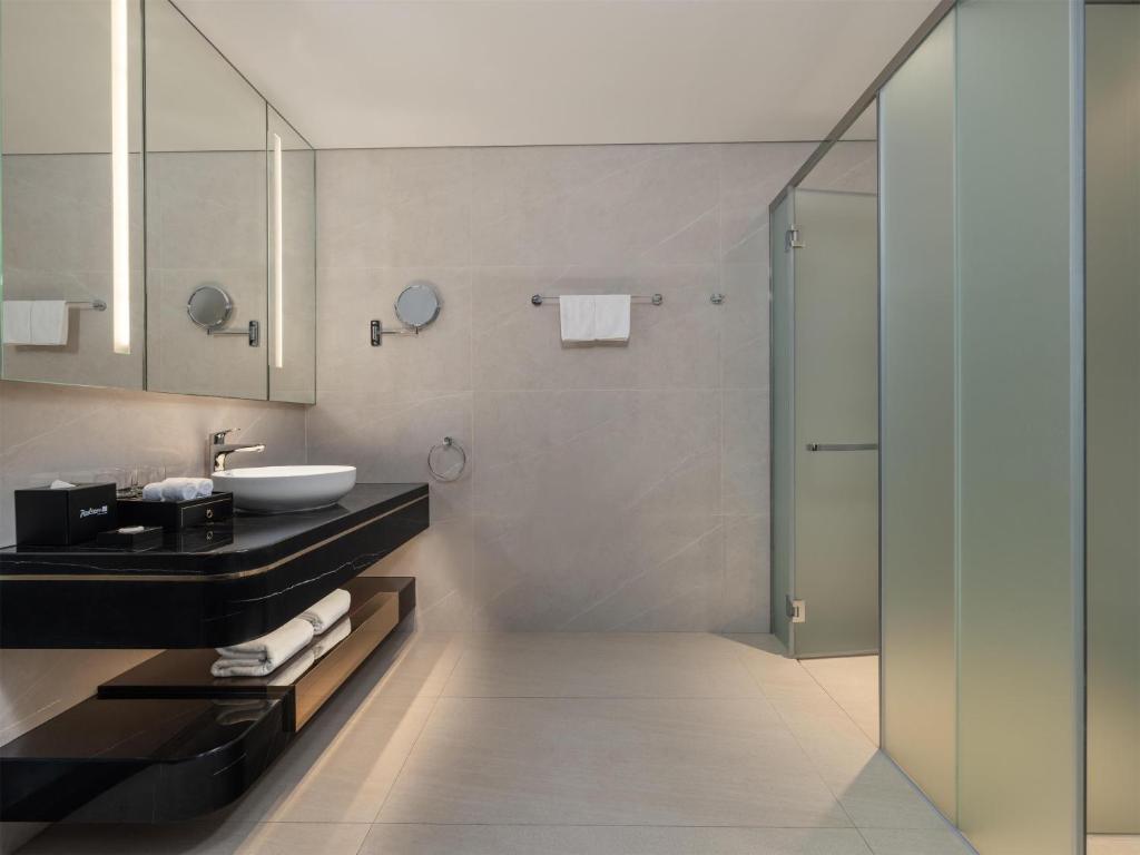 Radisson Blu Ha Long Bay - 16