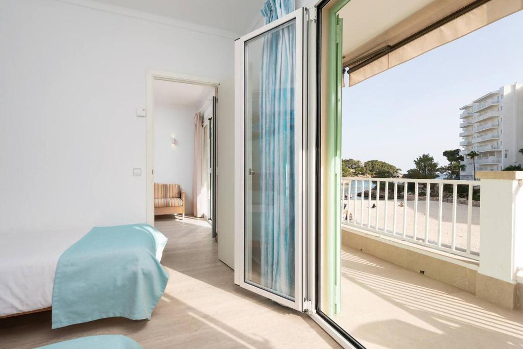 Postel nebo postele na pokoji v ubytování Apartamentos Playa Marina