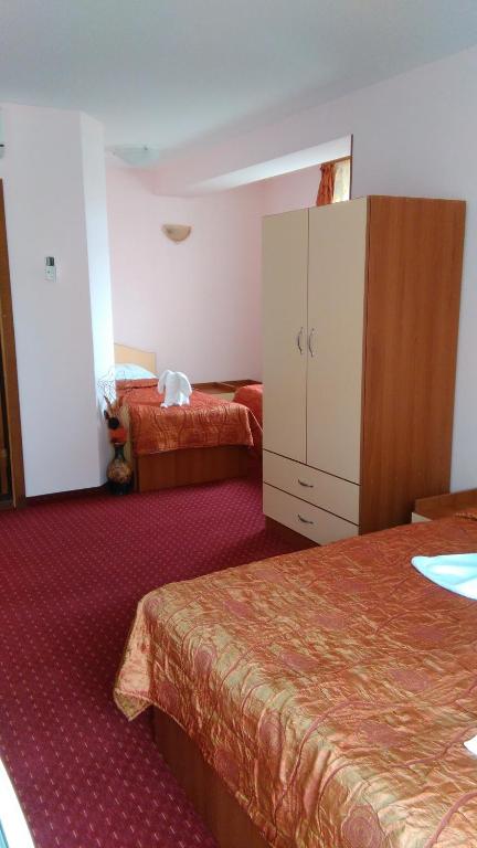 A bed or beds in a room at Guest House Aristokrat