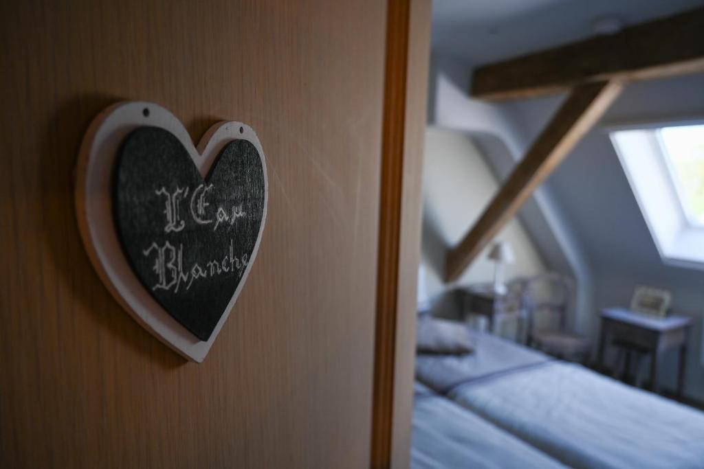 Postel nebo postele na pokoji v ubytování Le Maffe de Scourmont