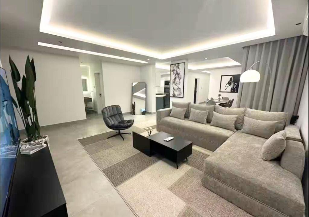 Кът за сядане в Amara - Almalqa 3BR Aprt R4