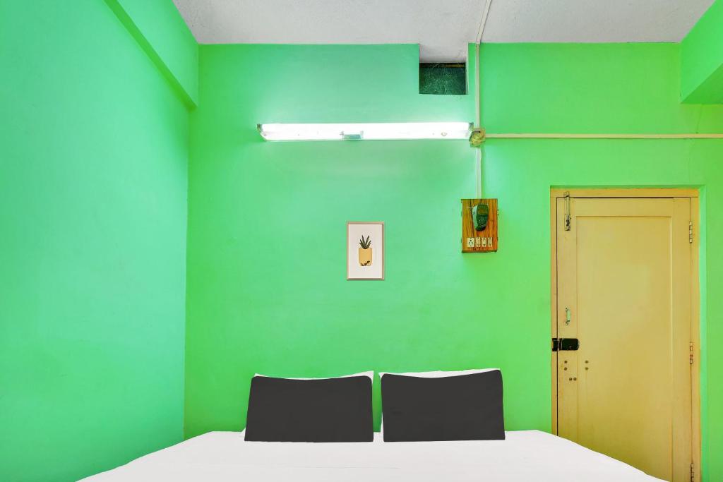 Postel nebo postele na pokoji v ubytování Hotel O RK HOTEL