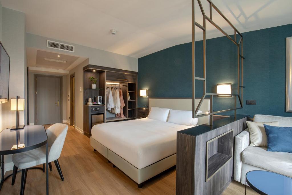 Postel nebo postele na pokoji v ubytování Hotel St Martin by OMNIA hotels
