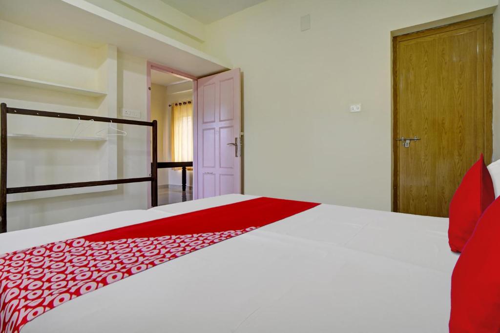 Postel nebo postele na pokoji v ubytování Hotel O Lulu Home