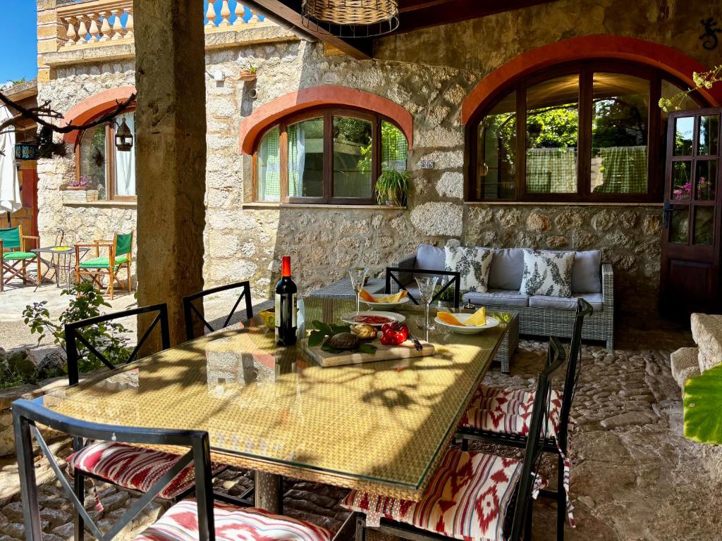 Patio nebo venkovní prostory v ubytování Villa with pool Can Tomeu in Es Capdellà