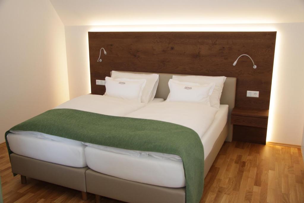 Postel nebo postele na pokoji v ubytování Joglland Hotel Prettenhofer