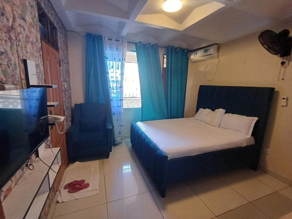 Postel nebo postele na pokoji v ubytování La Casa Hotel - Nyali