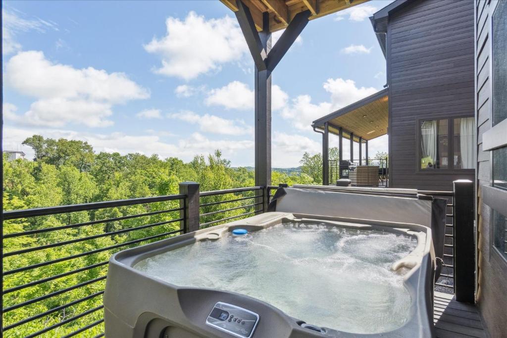 Galeriebild der Unterkunft Mountain Breeze by Beyond Expectations w Hot Tub in Sevierville