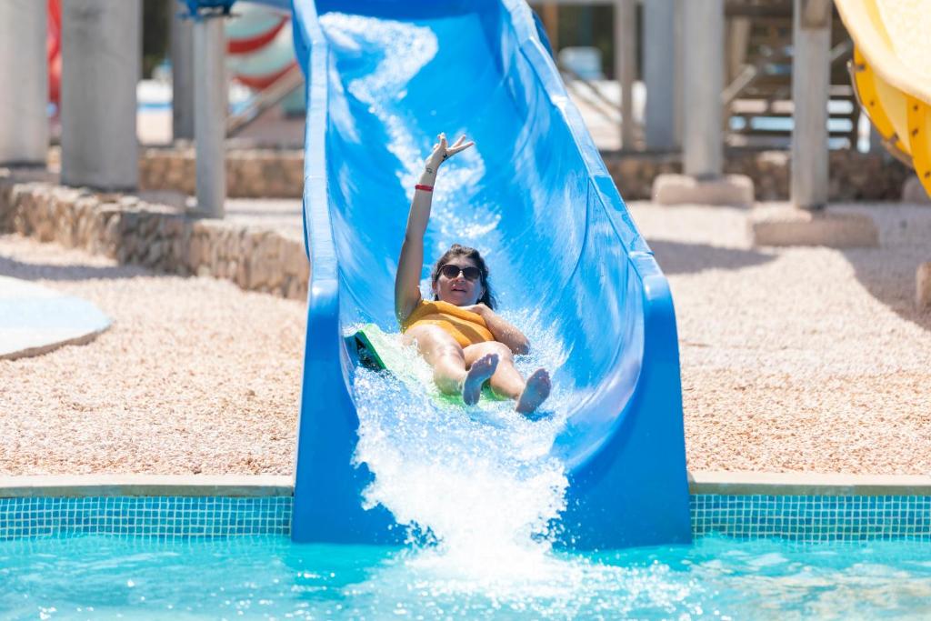 Bazén v ubytování Xperience Kiroseiz AquaPark Premier-Naama Bay nebo v jeho okolí