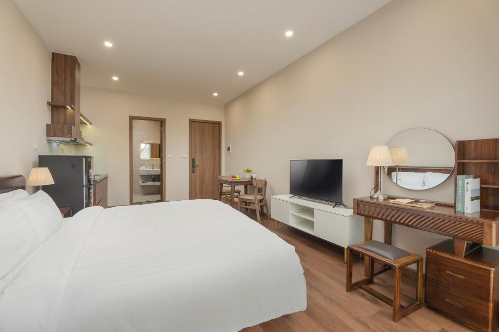TV a/nebo společenská místnost v ubytování Fuji Apartment Hoàn Kiếm