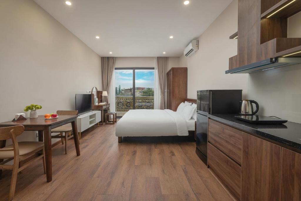 TV a/nebo společenská místnost v ubytování Fuji Apartment Hoàn Kiếm