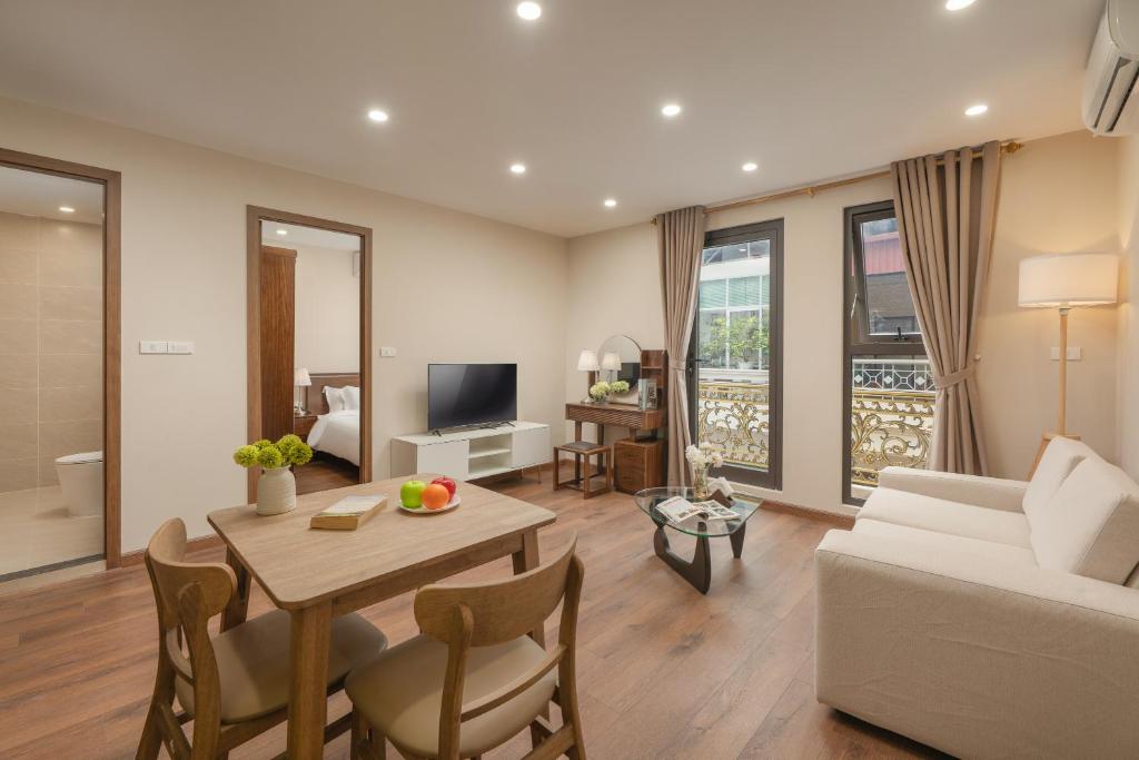 TV a/nebo společenská místnost v ubytování Fuji Apartment Hoàn Kiếm