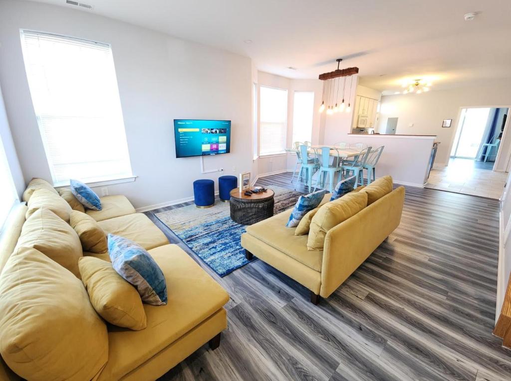 Χώρος καθιστικού στο Sunkissed Casa- Close to HardRock and Boardwalk!