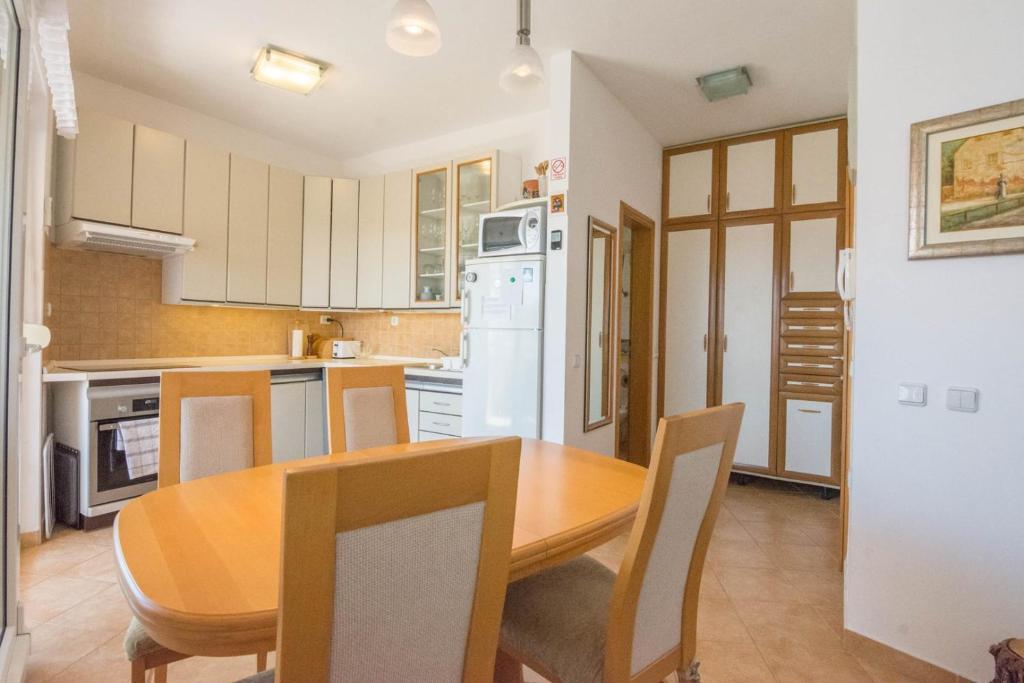 Kuchyňa alebo kuchynka v ubytovaní Spacious apartment on a great location -Apartment Kuhta