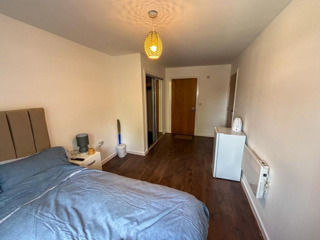 Ένα ή περισσότερα κρεβάτια σε δωμάτιο στο Heavenly Nest Leytonstone London service accommodation
