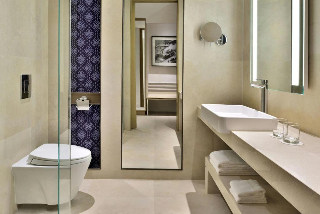 Koupelna v ubytování Courtyard by Marriott Siliguri
