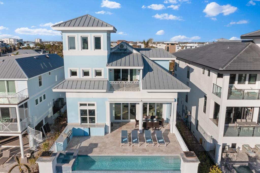 Bazén v ubytování Seaside Villa Aqua nebo v jeho okolí