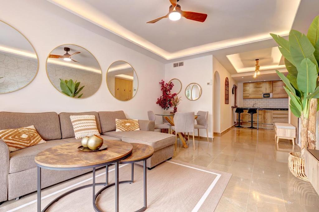 Posedenie v ubytovaní COZY APARTMENT BETWEEN THE PORT AND THE BEACH LA RADA