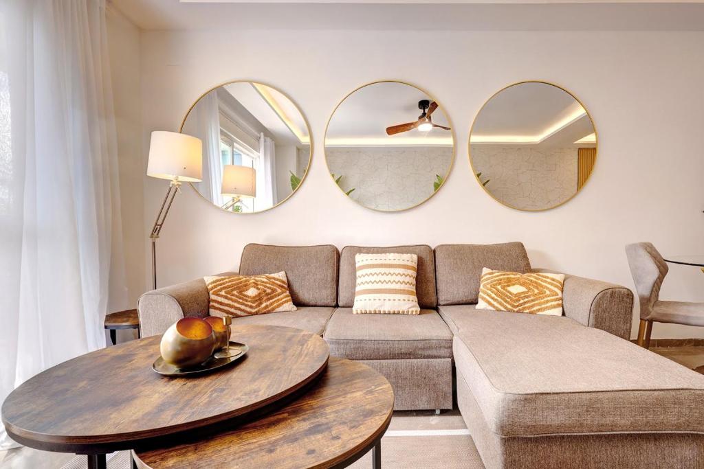 Posedenie v ubytovaní COZY APARTMENT BETWEEN THE PORT AND THE BEACH LA RADA