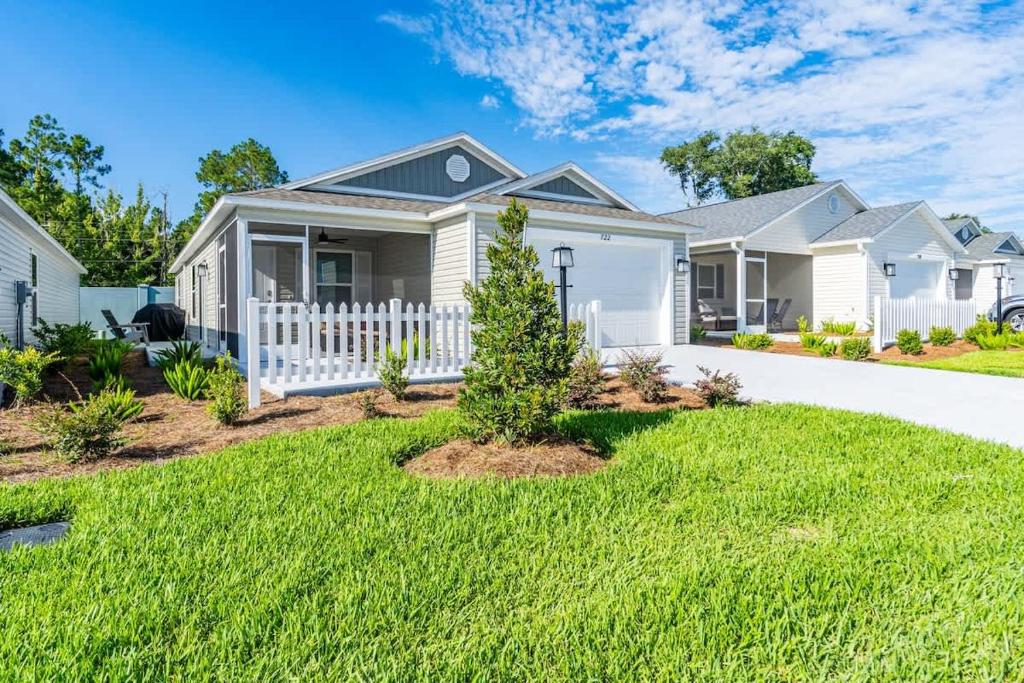 Κήπος έξω από το New 2-2 Patio Villa with Golf Cart