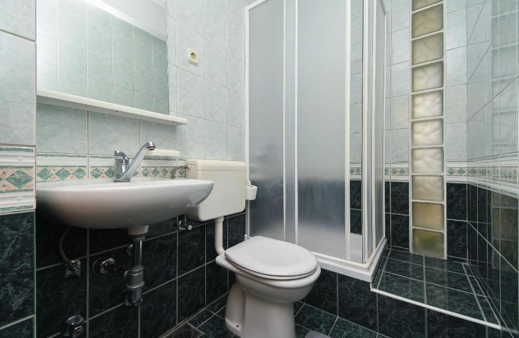 Koupelna v ubytování Apartments JoviZe