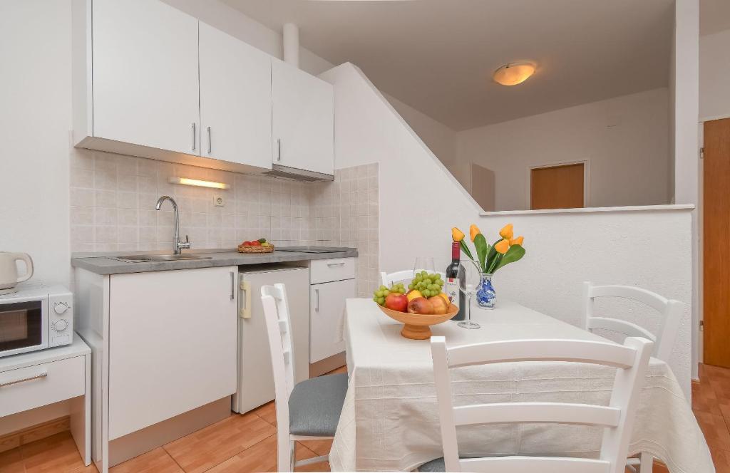 Kuchyň nebo kuchyňský kout v ubytování Apartments JoviZe