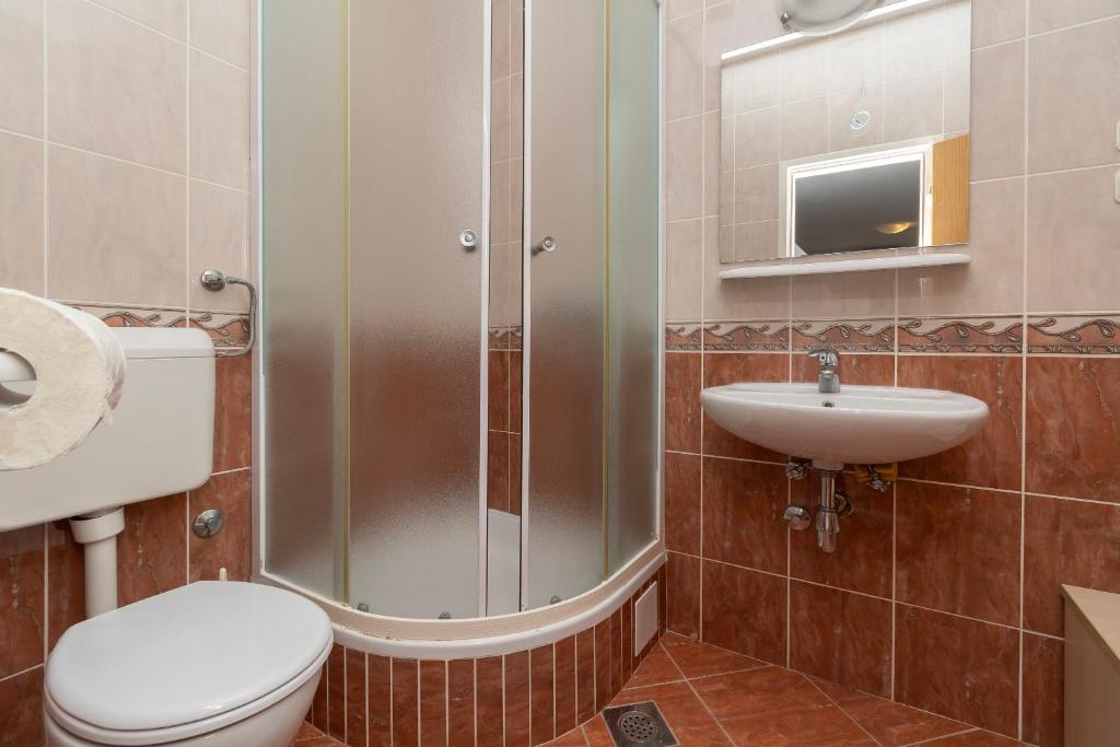Koupelna v ubytování Apartments JoviZe