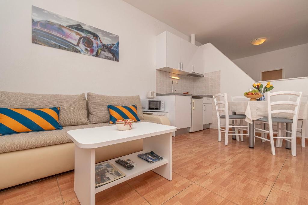 Kuchyň nebo kuchyňský kout v ubytování Apartments JoviZe