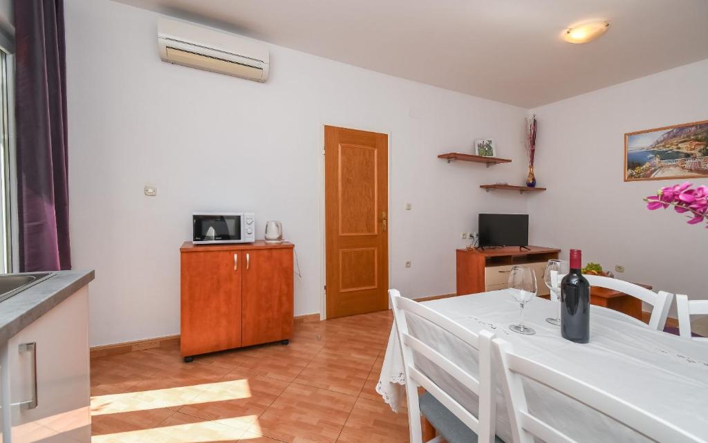 Kuchyň nebo kuchyňský kout v ubytování Apartments JoviZe