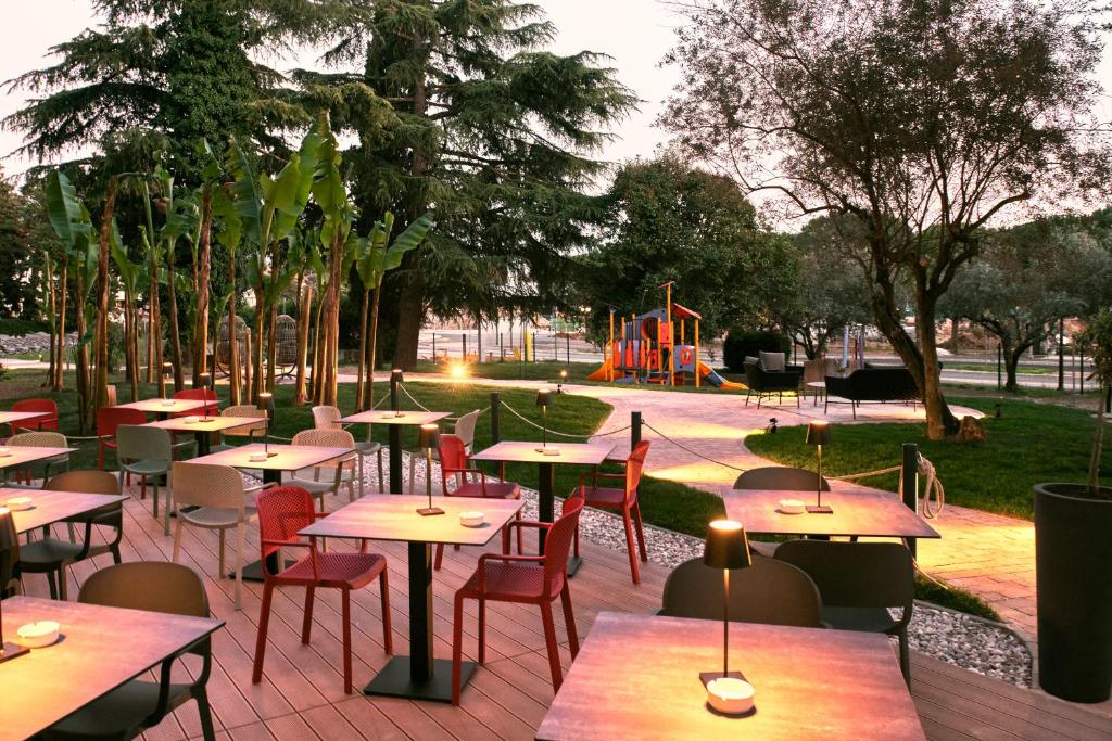 Restoran ili drugo mesto za obedovanje u objektu Remisens Hotel LUCIJA