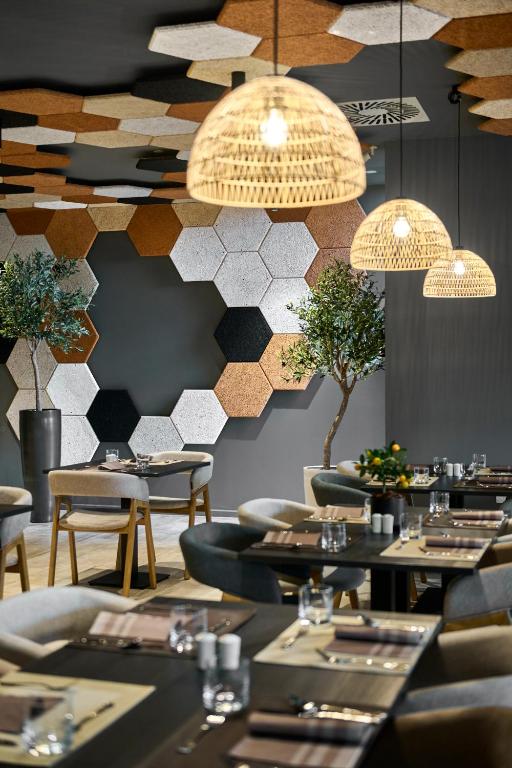 Restoran ili drugo mesto za obedovanje u objektu Remisens Hotel LUCIJA