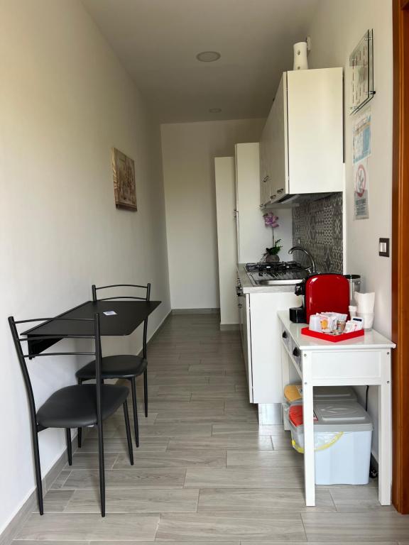 Kuchyňa alebo kuchynka v ubytovaní Casa Vacanza Elena