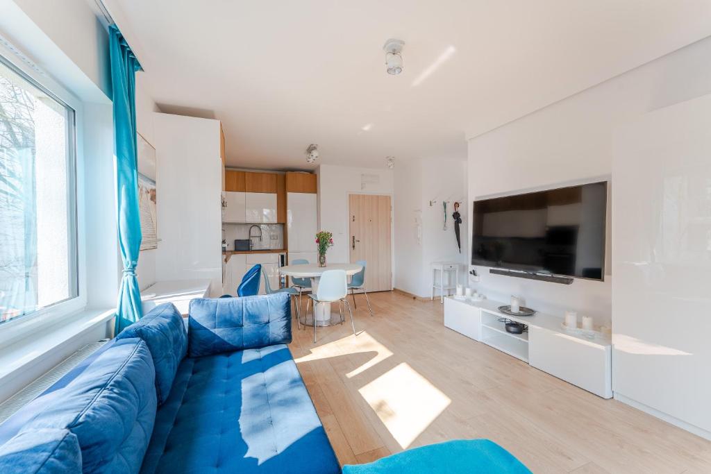 TV a/nebo společenská místnost v ubytování Feniks Seaside Apartment with Pool & near Beach