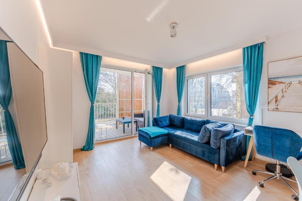 Posezení v ubytování Feniks Seaside Apartment with Pool & near Beach