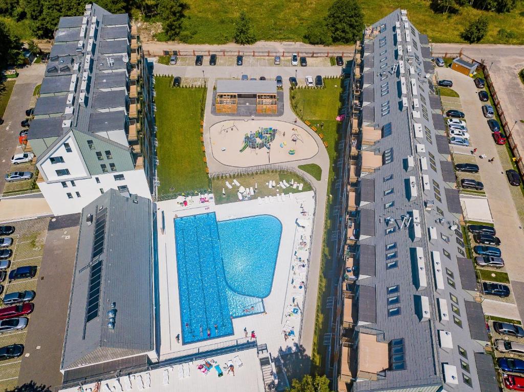 Bazén v ubytování Feniks Seaside Apartment with Pool & near Beach nebo v jeho okolí