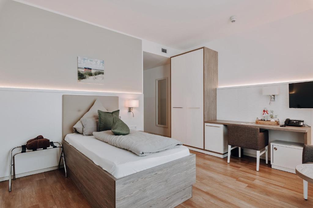 Postel nebo postele na pokoji v ubytování Hotel Inselhof Borkum