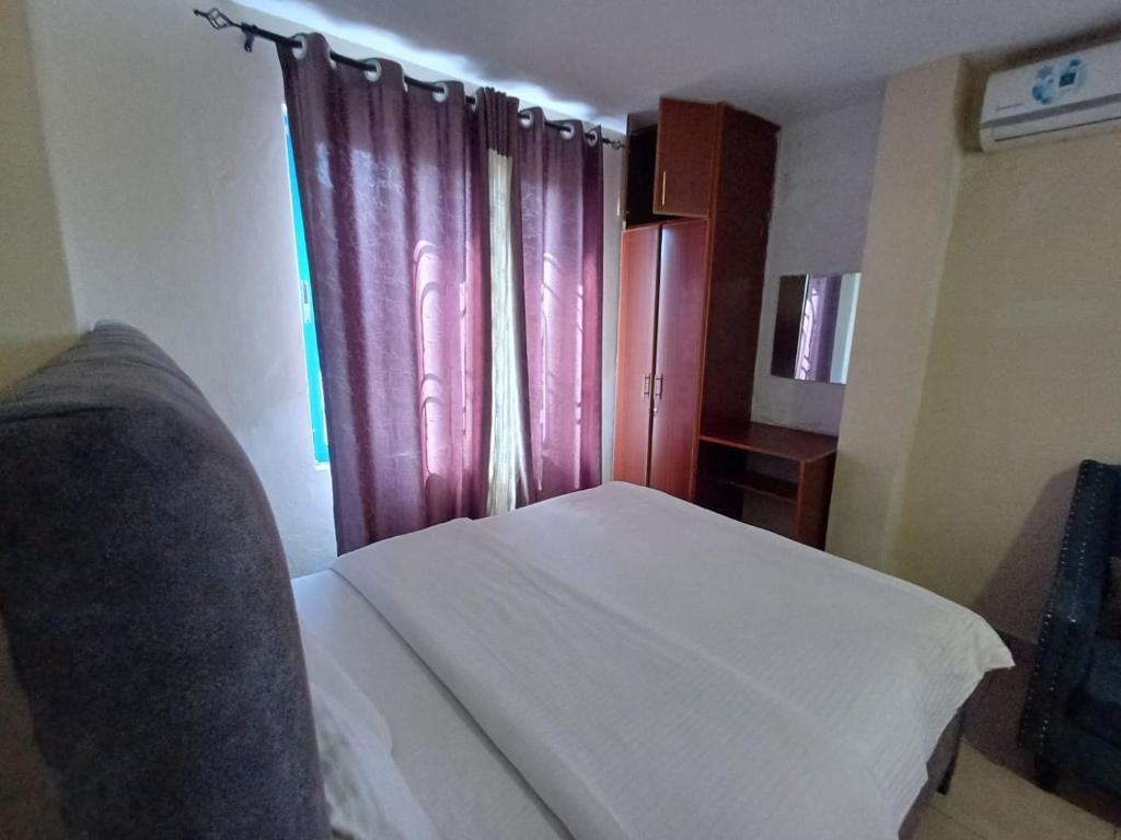 Postel nebo postele na pokoji v ubytování La Casa Hotel - Nyali